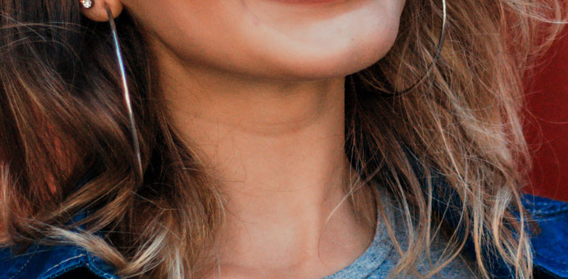Horizontal neck lines